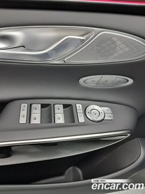 Genesis GV70 2.5T Бензин 2WD 2026 года из Южной Кореи