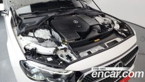 Mercedes-Benz E-Class E300 4MATIC AMG Line 2024 года из Южной Кореи