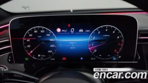 Mercedes-Benz E-Class E300 4MATIC AMG Line 2024 года из Южной Кореи