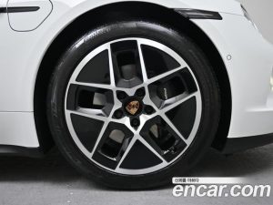 Porsche Taycan Base 2025 года из Южной Кореи