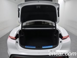 Porsche Taycan Base 2025 года из Южной Кореи