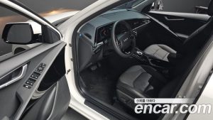 Kia Niro Prestige 2025 года из Южной Кореи