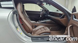 Porsche 911 CARRERA 4 GTS Cabriolet 2022 года из Южной Кореи