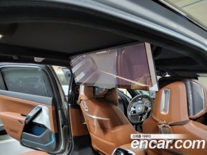 BMW i7 M70 xDrive 2024 года из Южной Кореи