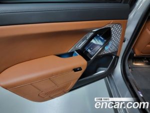 BMW i7 M70 xDrive 2024 года из Южной Кореи