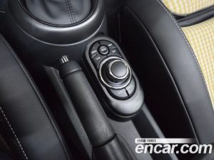 Mini Cooper Convertible RESOLUTE Edition 2024 года из Южной Кореи