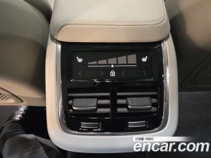 Volvo XC60 B5 Ultra темный Air Air Suspension 2026 года из Южной Кореи