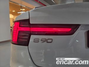 Volvo S90 B5 Ultra Bright 2026 года из Южной Кореи