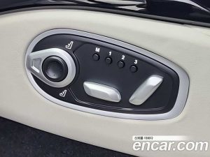 Astonmartin Vantage 4.0 V8 Roadster 2023 года из Южной Кореи