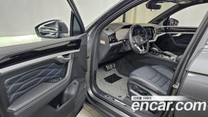 Volkswagen Touareg 3.0 TDI R-Line 2025 года из Южной Кореи
