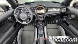 Mini Cooper Convertible JCW 2024 года из Южной Кореи