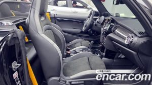 Mini Cooper Convertible JCW 2024 года из Южной Кореи