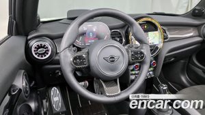 Mini Cooper Convertible JCW 2024 года из Южной Кореи