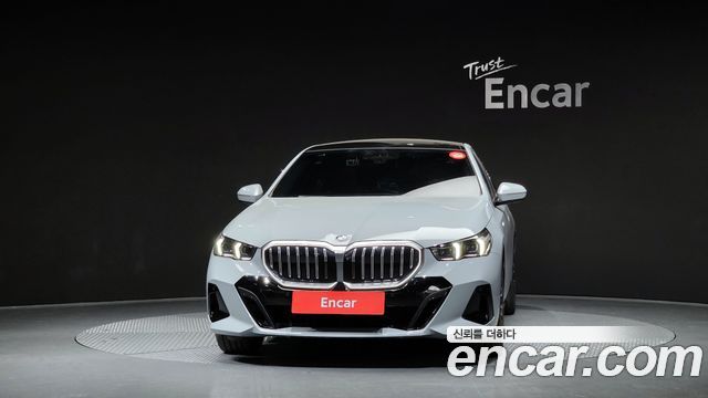 41303318_003.jpg BMW 5-Series 520i M Sport 2025 года из Южной Кореи