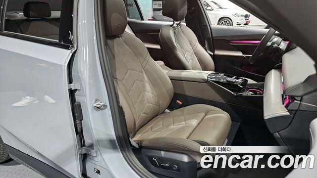 41303318_010.jpg BMW 5-Series 520i M Sport 2025 года из Южной Кореи