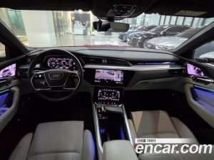 Audi Q8 e-tron 55 4WD Premium Sportback 2024 года из Южной Кореи
