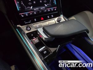 Audi Q8 e-tron 55 4WD Premium Sportback 2024 года из Южной Кореи