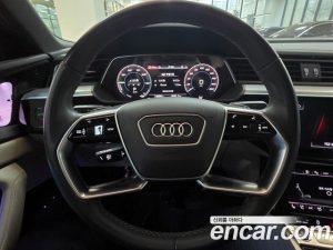 Audi Q8 e-tron 55 4WD Premium Sportback 2024 года из Южной Кореи