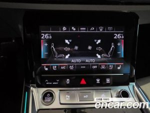 Audi Q8 e-tron 55 4WD Premium Sportback 2024 года из Южной Кореи