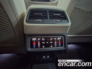 Audi Q8 e-tron 55 4WD Premium Sportback 2024 года из Южной Кореи