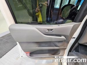 Hyundai Staria 4WD Lounge 7-Seater 2025 года из Южной Кореи