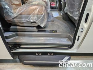 Hyundai Staria 4WD Lounge 7-Seater 2025 года из Южной Кореи