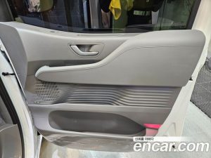 Hyundai Staria 4WD Lounge 7-Seater 2025 года из Южной Кореи