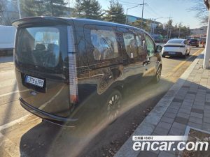 Hyundai Staria 4WD Lounge 7-Seater 2025 года из Южной Кореи