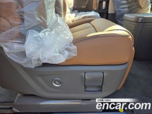 Hyundai Staria 4WD Lounge 7-Seater 2025 года из Южной Кореи