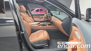 Genesis GV70 2.5T Бензин 2WD 2024 года из Южной Кореи