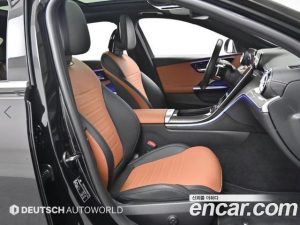 Mercedes-Benz C-Class C300 4MATIC AMG Line 2023 года из Южной Кореи