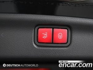 Mercedes-Benz C-Class C300 4MATIC AMG Line 2023 года из Южной Кореи