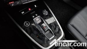 Audi Q4 e-tron 40 Premium 2023 года из Южной Кореи