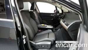 BMW 2-Series 220i Luxury 2023 года из Южной Кореи