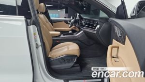Audi Q8 45 TDI 4WD Premium 2023 года из Южной Кореи