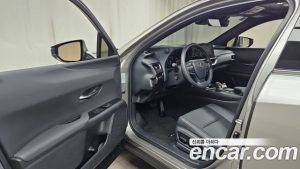 Lexus UX 2.0 2WD 2026 года из Южной Кореи