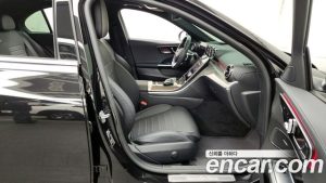 Mercedes-Benz C-Class C300 4MATIC AMG Line 2024 года из Южной Кореи