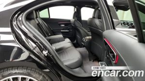 Mercedes-Benz C-Class C300 4MATIC AMG Line 2024 года из Южной Кореи