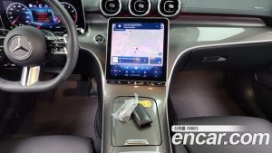 Mercedes-Benz C-Class C300 4MATIC AMG Line 2024 года из Южной Кореи