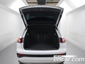 Audi Q4 e-tron 40 2023 года из Южной Кореи