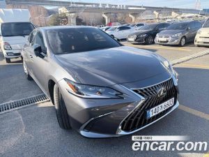 Lexus ES Luxury Plus 2025 года из Южной Кореи