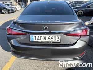 Lexus ES Luxury Plus 2025 года из Южной Кореи
