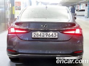 Lexus ES Luxury Plus 2023 года из Южной Кореи