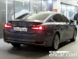 Lexus ES Luxury Plus 2023 года из Южной Кореи
