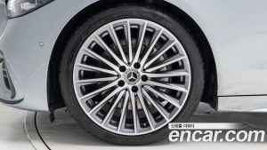 Mercedes-Benz C-Class C300 4MATIC AMG Line 2023 года из Южной Кореи