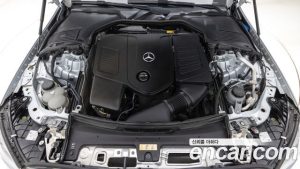 Mercedes-Benz C-Class C300 4MATIC AMG Line 2023 года из Южной Кореи
