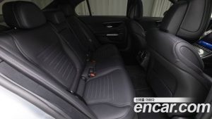 Mercedes-Benz C-Class C300 4MATIC AMG Line 2023 года из Южной Кореи
