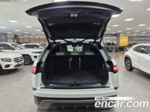 Land Rover Range Rover Velar 2.0 P250 R-Dynamic SE 2023 года из Южной Кореи