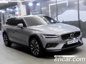 Volvo V60 B5 Ultra AWD 2025 года из Южной Кореи