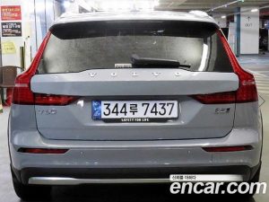 Volvo V60 B5 Ultra AWD 2025 года из Южной Кореи